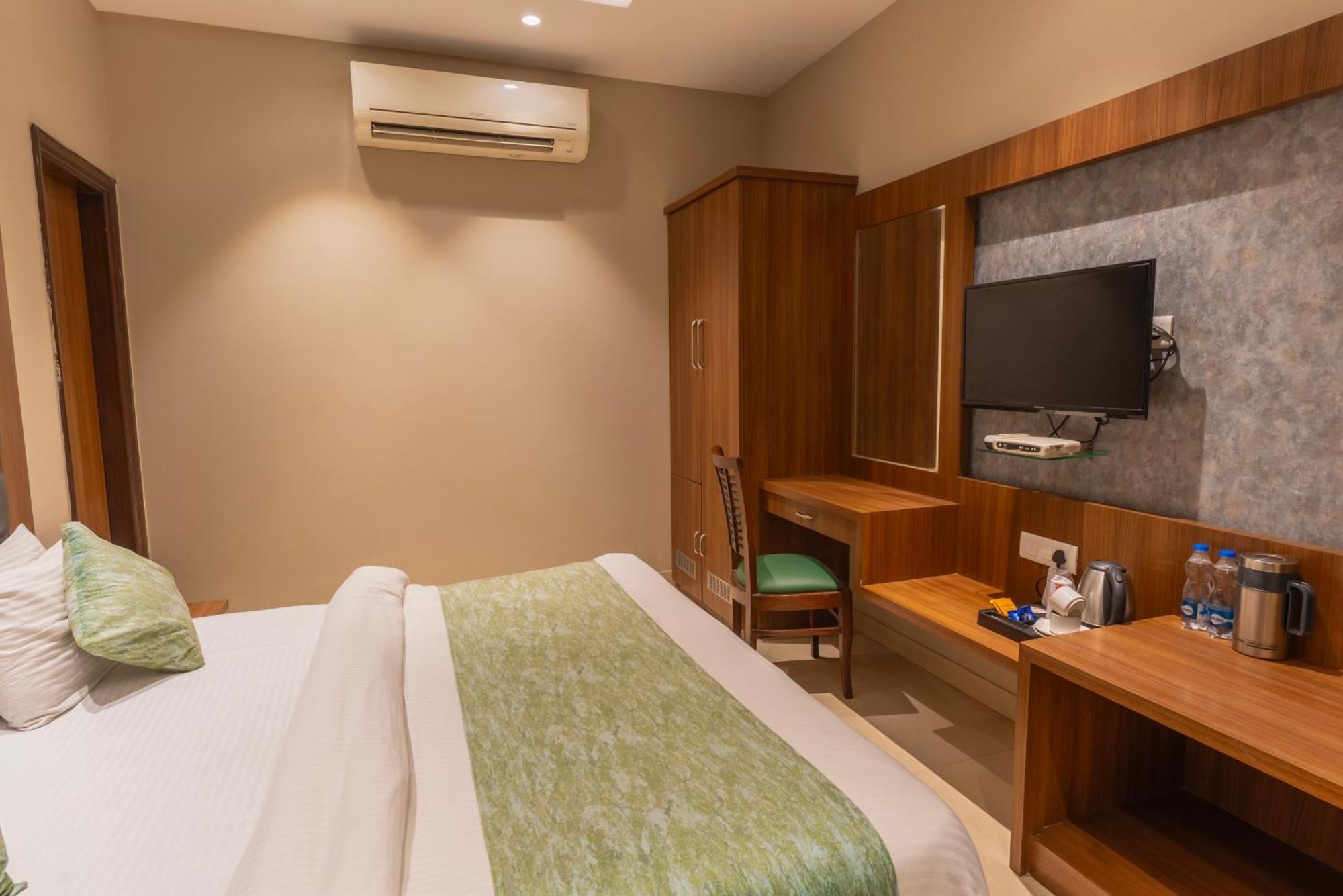 Hotel Amritsar International 2 Min Walk From Amritsar Bus Stand Екстериор снимка