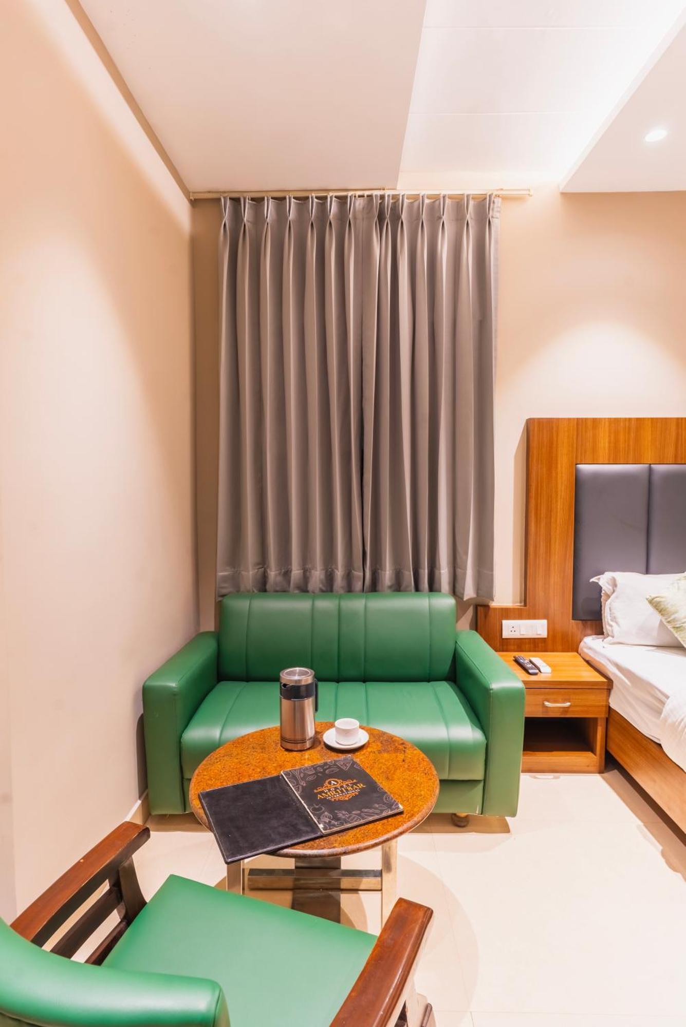 Hotel Amritsar International 2 Min Walk From Amritsar Bus Stand Екстериор снимка