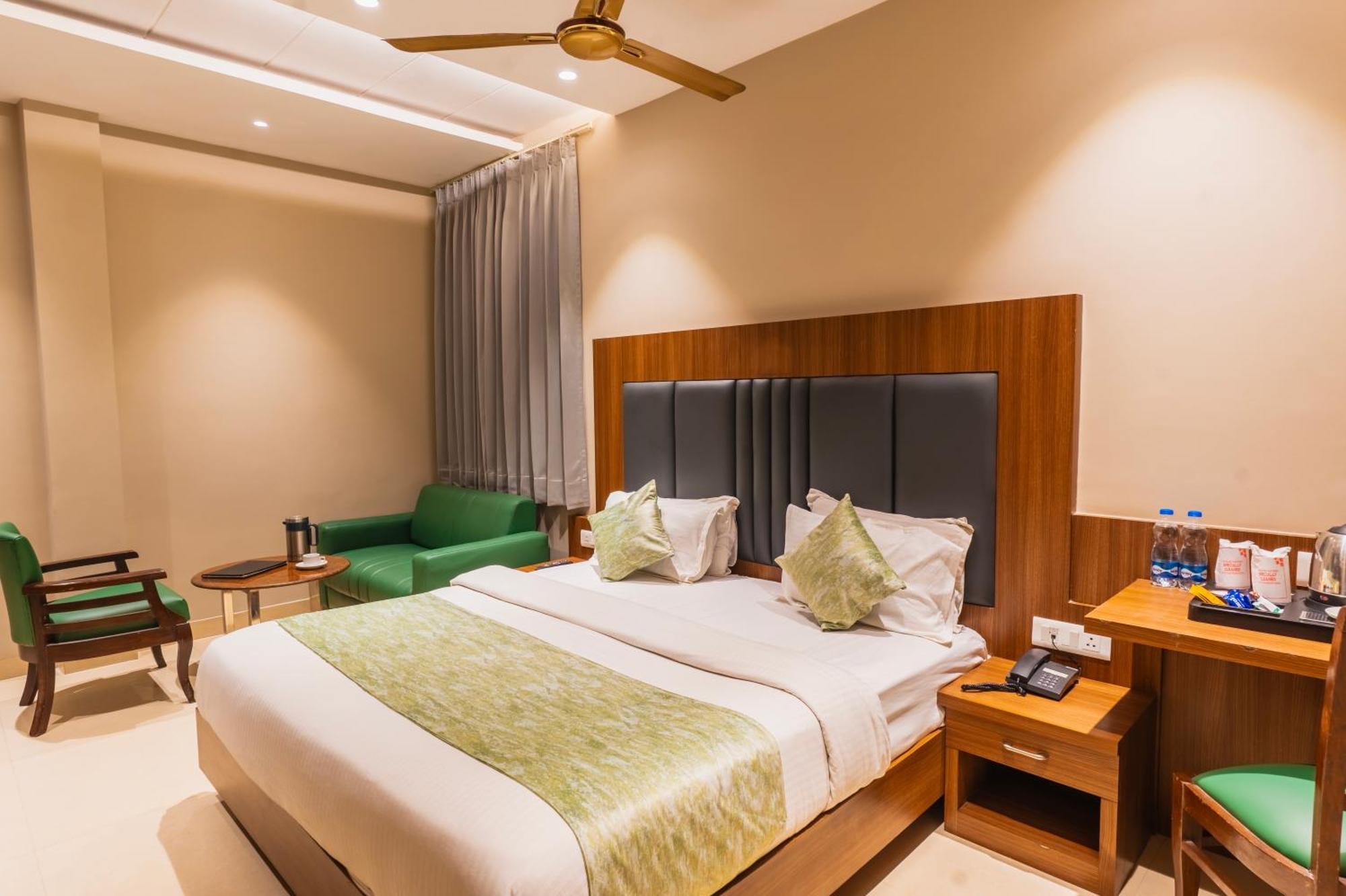 Hotel Amritsar International 2 Min Walk From Amritsar Bus Stand Екстериор снимка
