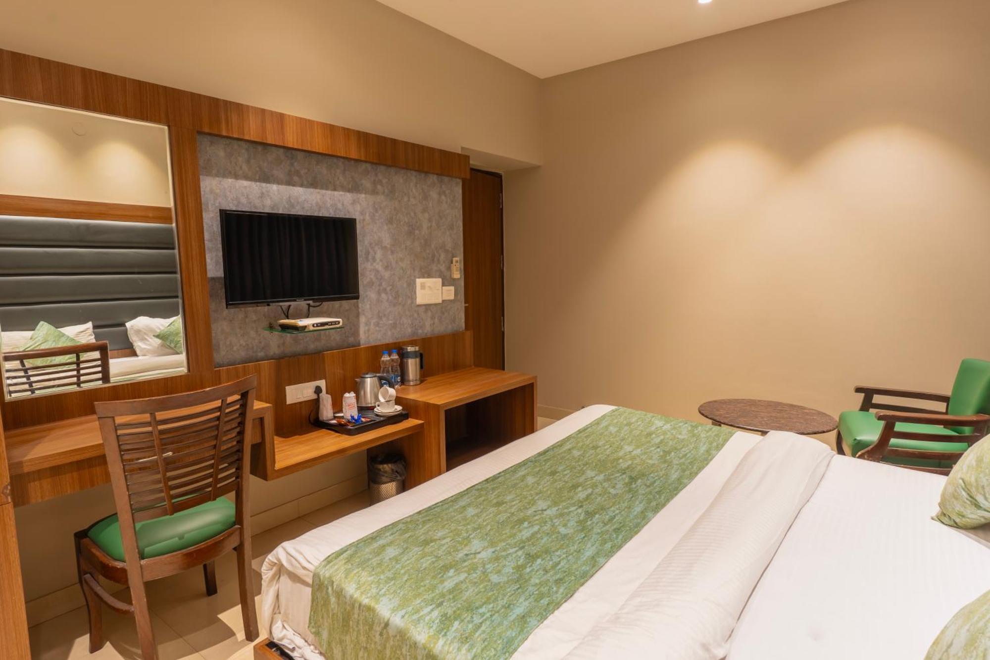 Hotel Amritsar International 2 Min Walk From Amritsar Bus Stand Екстериор снимка