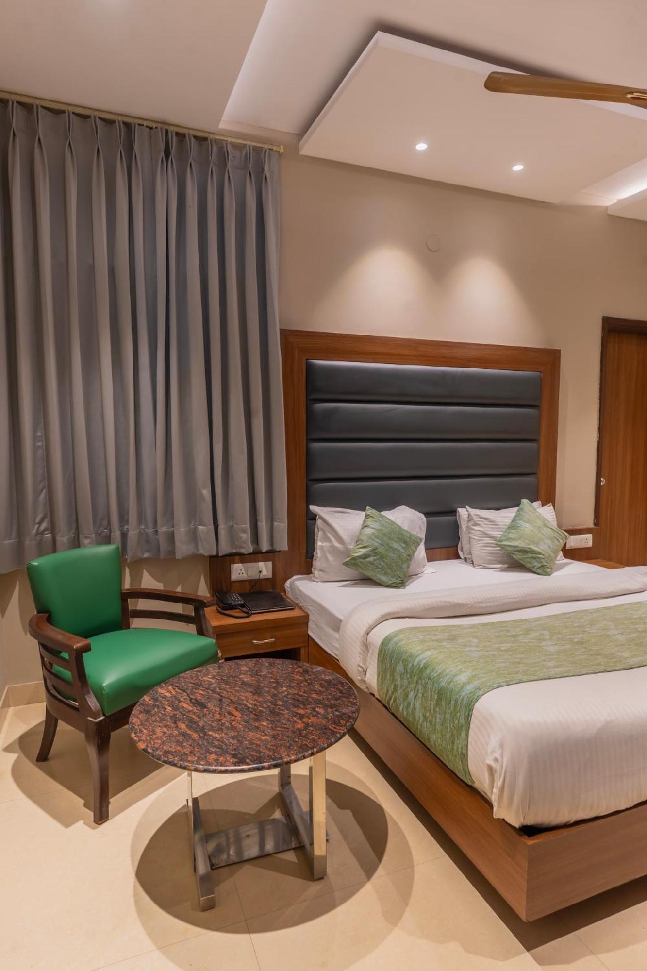 Hotel Amritsar International 2 Min Walk From Amritsar Bus Stand Екстериор снимка