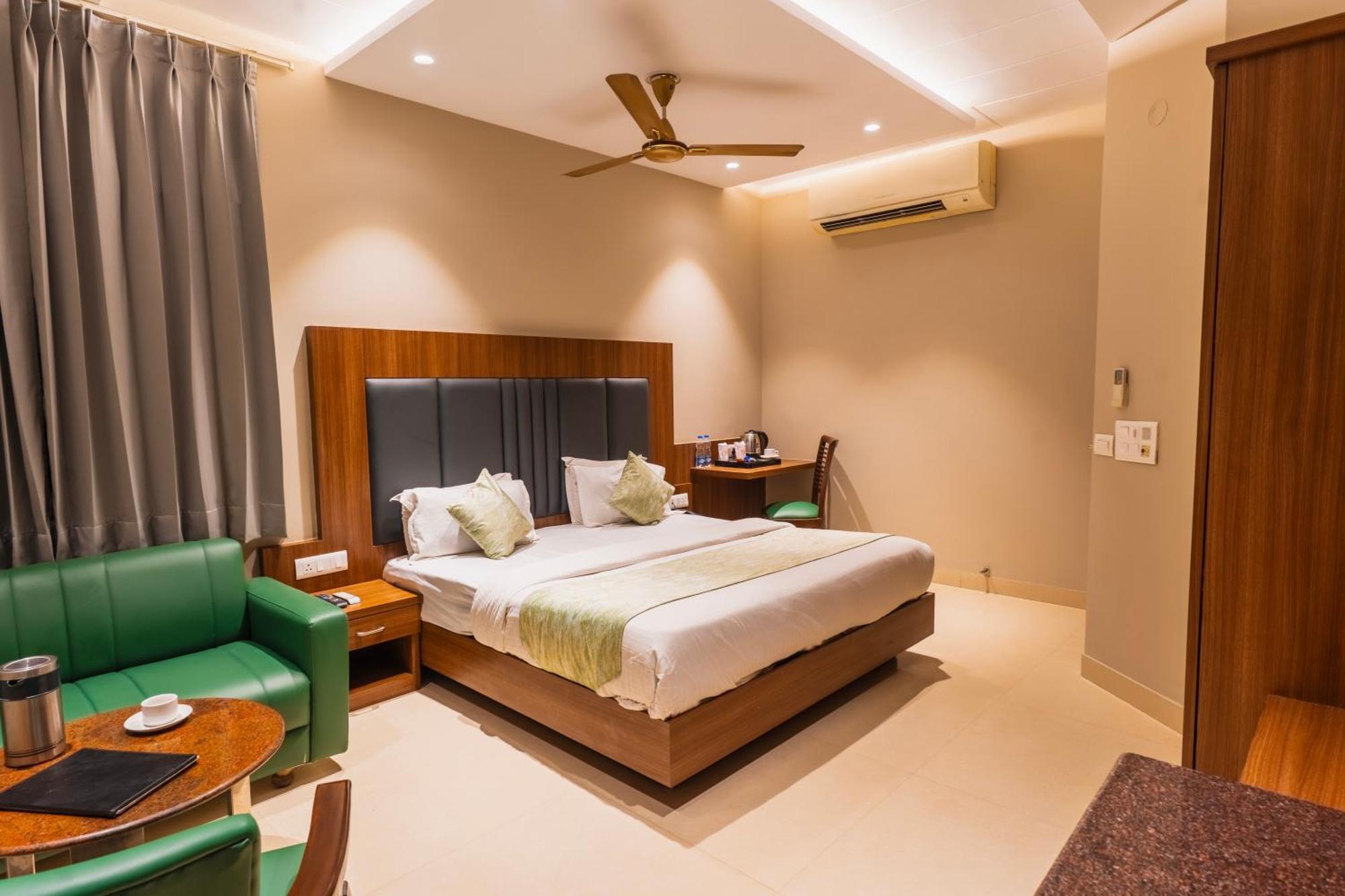 Hotel Amritsar International 2 Min Walk From Amritsar Bus Stand Екстериор снимка