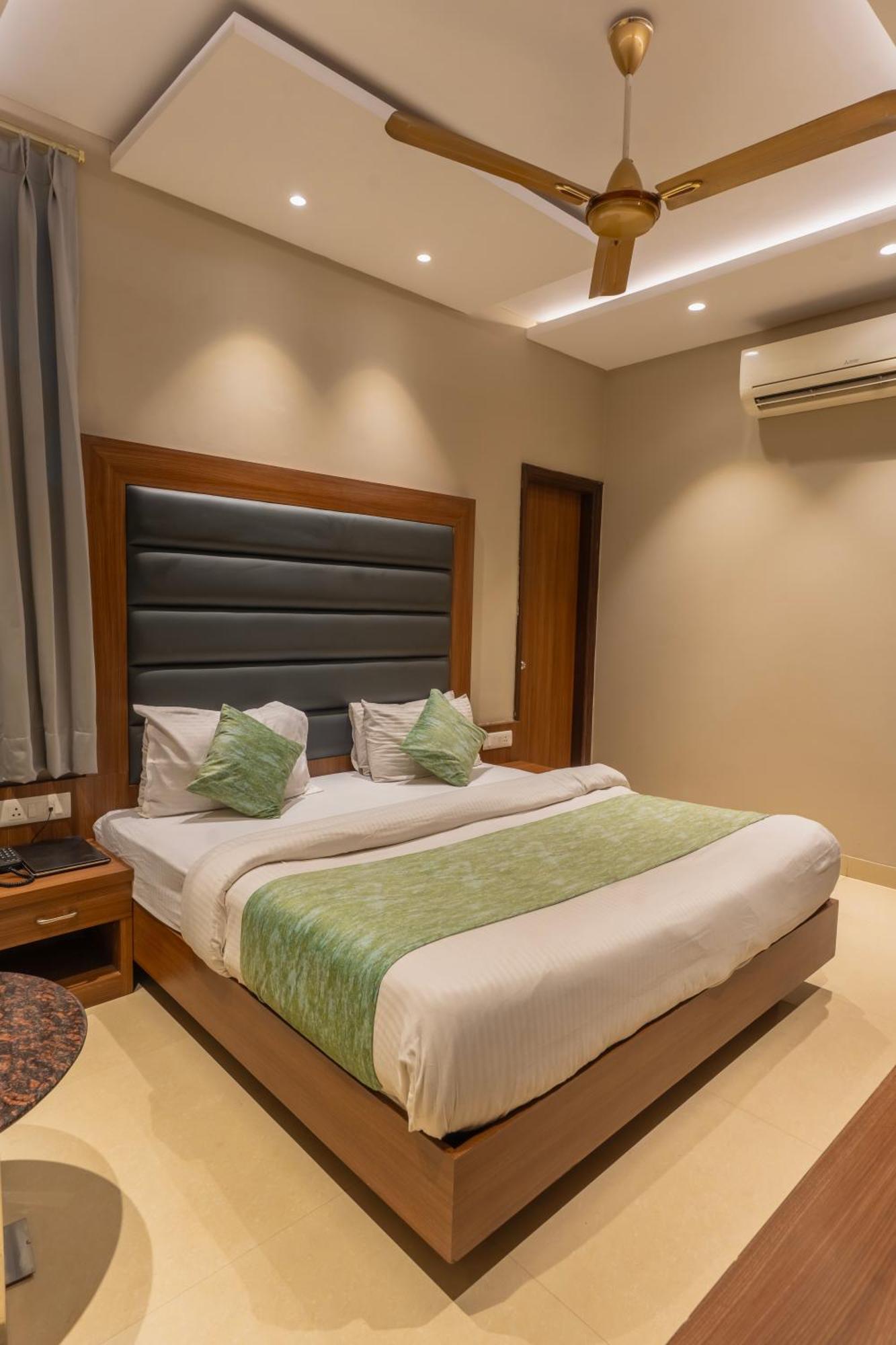 Hotel Amritsar International 2 Min Walk From Amritsar Bus Stand Екстериор снимка