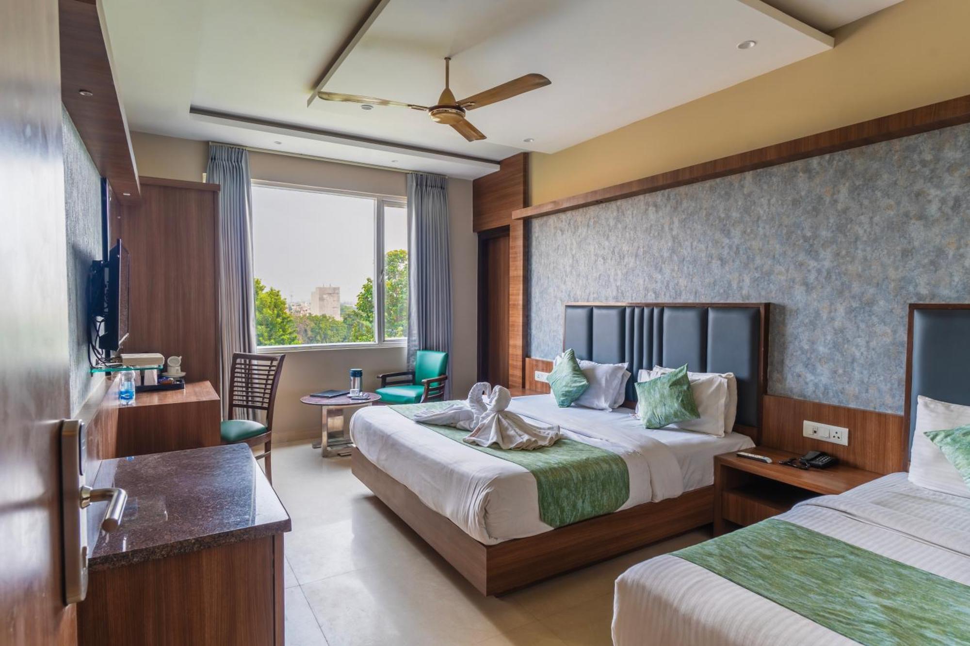Hotel Amritsar International 2 Min Walk From Amritsar Bus Stand Екстериор снимка