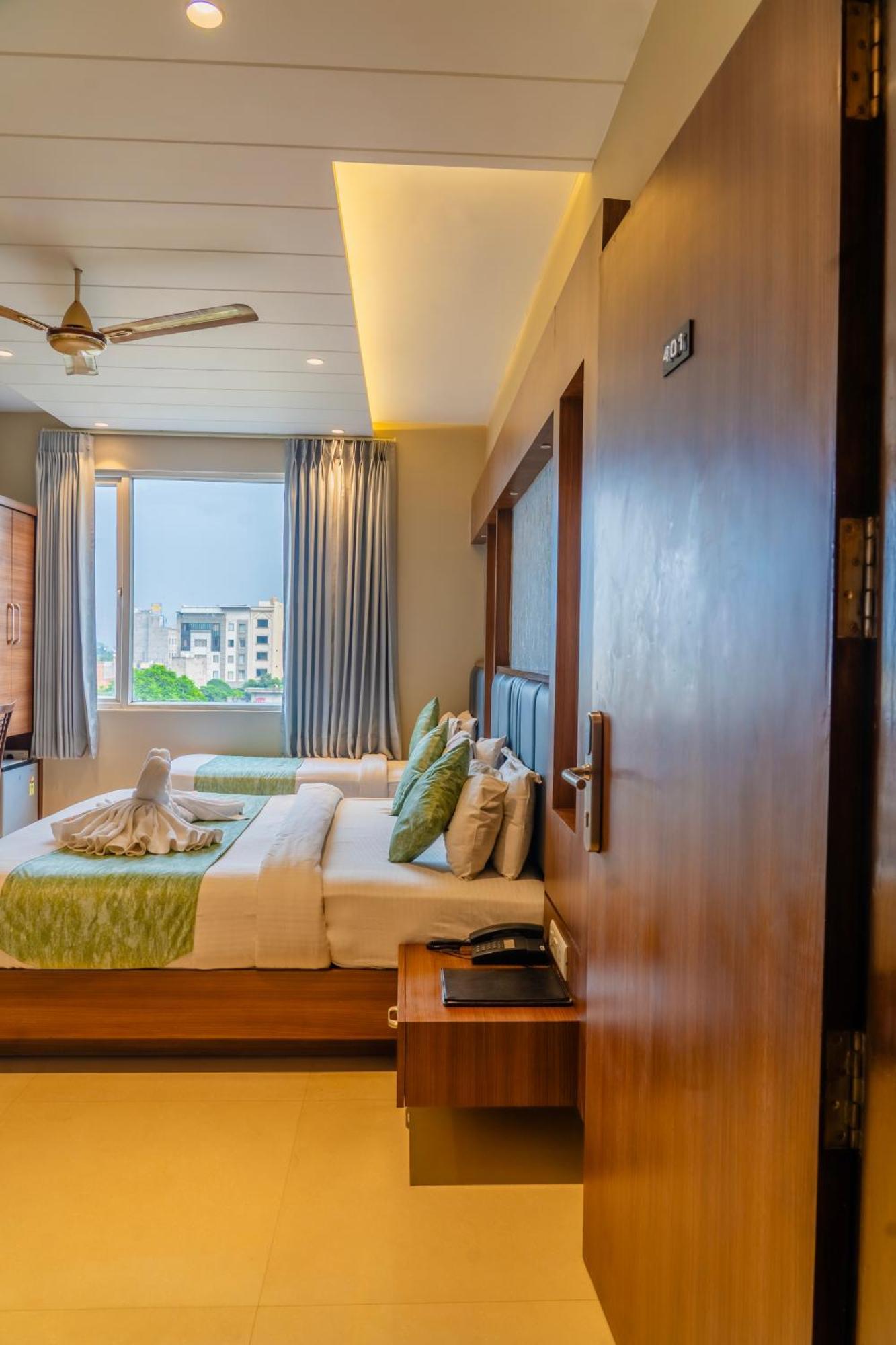 Hotel Amritsar International 2 Min Walk From Amritsar Bus Stand Екстериор снимка