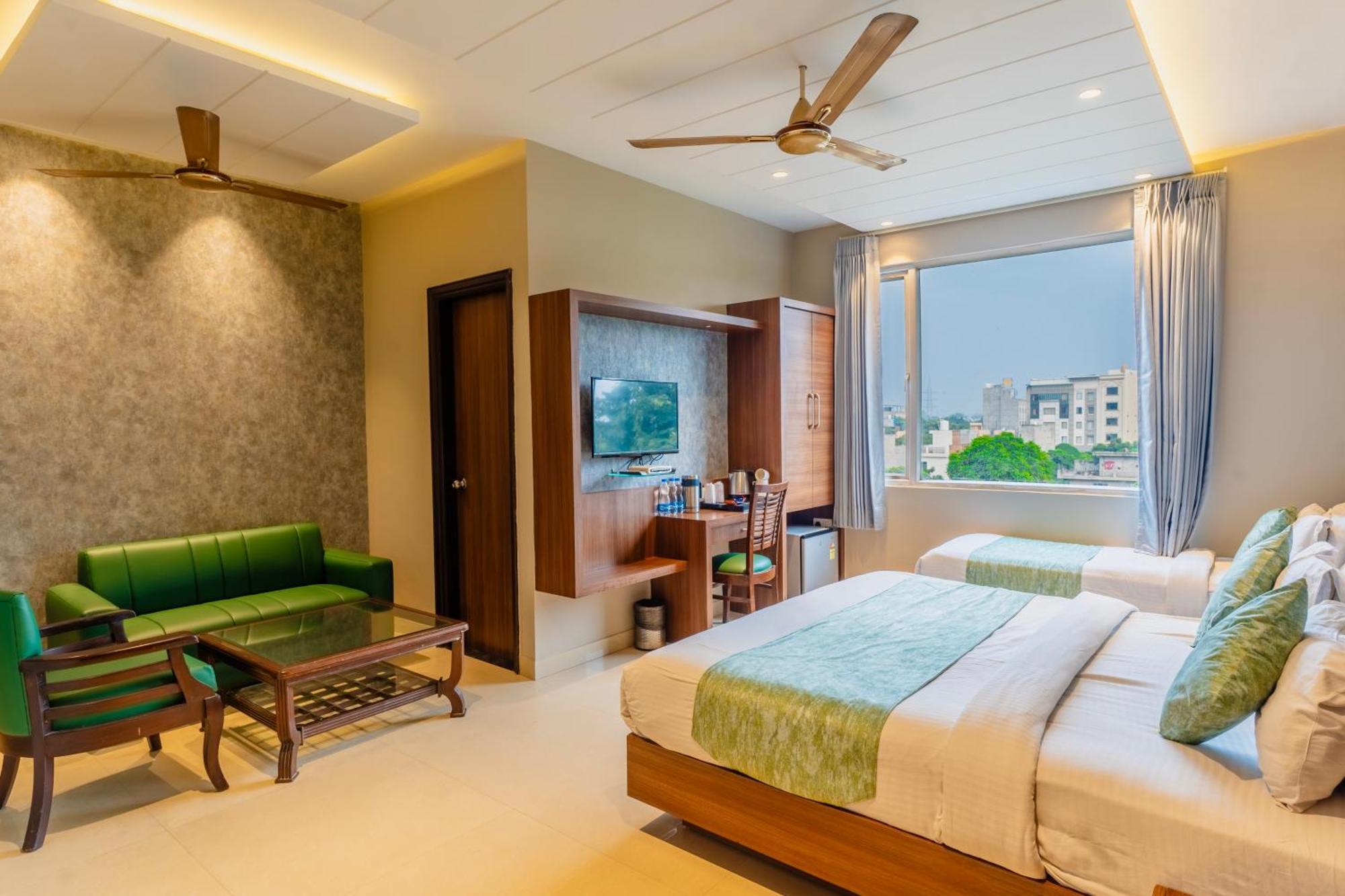 Hotel Amritsar International 2 Min Walk From Amritsar Bus Stand Екстериор снимка